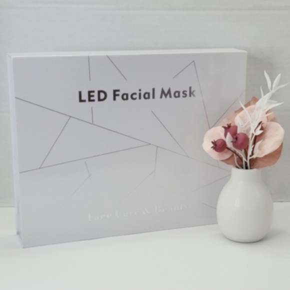 CEATHYRA 🎭 BNIB LED Light 4 Color Multi Symptom Face Mask Anti Aging Acne,Spots - Picture 1 of 8